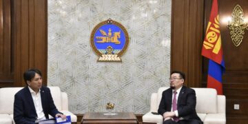 Үндсэн хуулийг дахиад өөрчилье гэж 100 мянган хүн гарын үсэг зуржээ