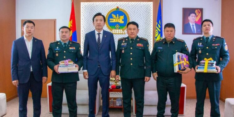 Дуучин A Cool дарга болж ХОШУУЧ цолтой болжээ