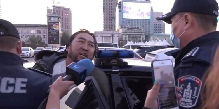 Д.Монголхүүг гэм буруутайд тооцож, 1 жил БЗД-ийн нутаг дэвсгэрээс гарахыг хориглолоо