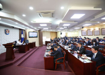 Орон сууцны хороолол дундах орц, гарц хаасан хашаа, хайсыг буулгаж, цэгцэлнэ