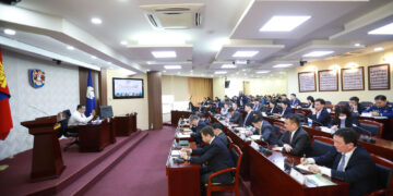 Орон сууцны хороолол дундах орц, гарц хаасан хашаа, хайсыг буулгаж, цэгцэлнэ