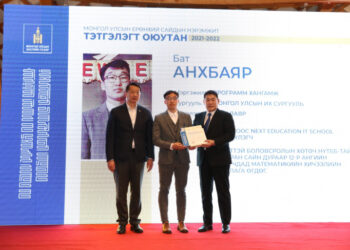 Ерөнхий сайдын нэрэмжит тэтгэлэгт тэнцсэн 75 оюутанд батламж гардуулав