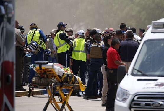 АНУ-ын бага сургуульд халдлага гарч, 19 хүүхэд, 2 багш амиа алджээ