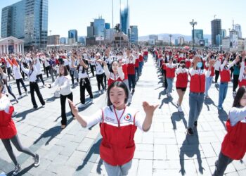 Монголын хүмүүнлэгийн өдрөөр 1000 хүүхэд “Хүмүүнлэг зүрх” флашмоб бүжиглэлээ