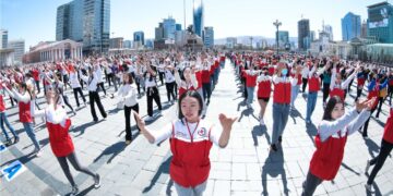 Монголын хүмүүнлэгийн өдрөөр 1000 хүүхэд “Хүмүүнлэг зүрх” флашмоб бүжиглэлээ