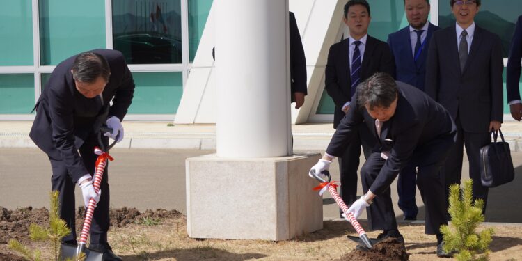 "Чингис хаан" ОУ-ын нисэх буудалд мод тарилаа