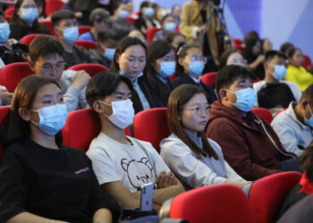 Ерөнхий сайд Л.Оюун-Эрдэнэ Өмнөговь аймгийн залуучуудтай уулзаж ярилцлаа