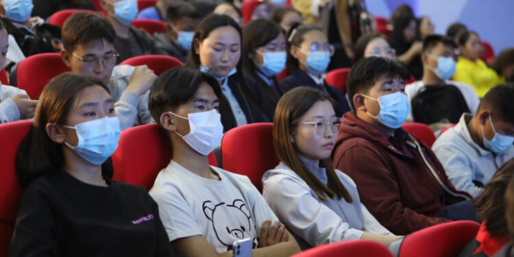 Ерөнхий сайд Л.Оюун-Эрдэнэ Өмнөговь аймгийн залуучуудтай уулзаж ярилцлаа