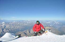 Б.Гантулга Эверестийн оргилд гарлаа