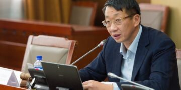 Л.Энх-Амгалан “Есдүгээр анги хэр нь гуравдугаар ангийн мэдлэгтэй хүүхдүүд байна”