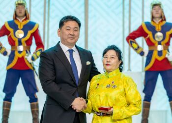 Олон улсын сувилагчдын өдрийг тохиолдуулан төрийн дээд цол, одон, медаль гардууллаа