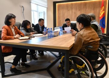 ЭМЯ-ны сайд С.Энхболд 11-11 төвд ажиллаж иргэдийн санал хүсэлтийг сонсож, шийдвэрлэлээ