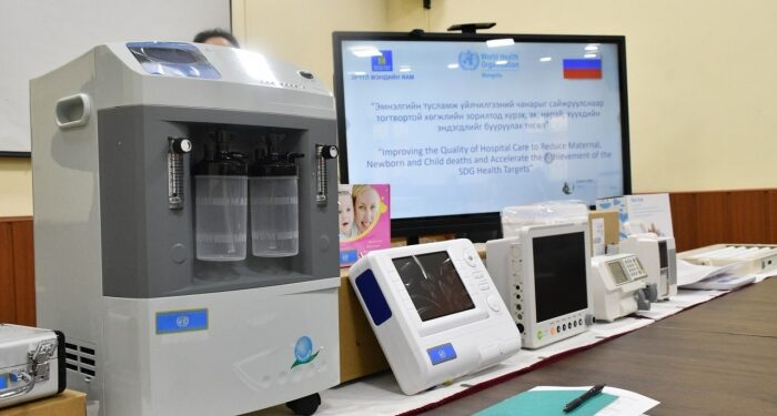 12 нэр төрлийн  эмнэлгийн хэрэгсэл, тоног төхөөрөмжийг хүлээлгэн өглөө