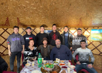 Мэргэжлийн бус, ёс зүйгүй хандлагаас болж Унгартай хамтран хийх Бат хааны тухай кино төсөл эрсдэлд орчихлоо