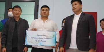 Олимпын аварга, Хөдөлмөрийн баатар, дэлхийн рекорд эзэмшигч Э.Содномпилжээ анагаах ухааны төвд ор бэлэглэлээ