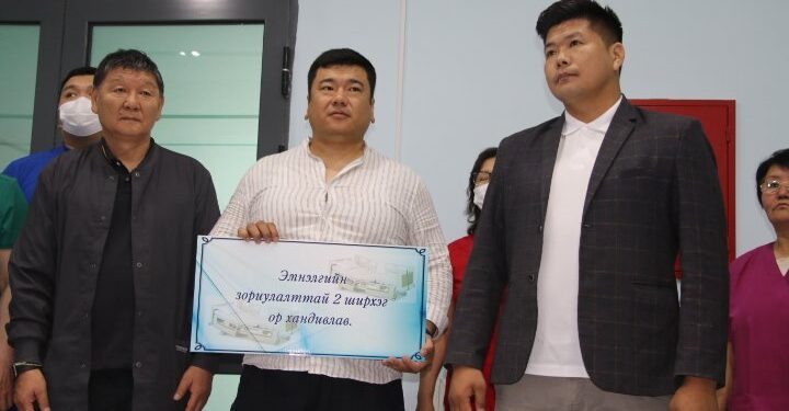 Олимпын аварга, Хөдөлмөрийн баатар, дэлхийн рекорд эзэмшигч Э.Содномпилжээ анагаах ухааны төвд ор бэлэглэлээ