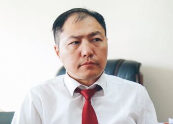 БНХАУ-руу явахад Монгол Улсад 5 хоног, Хөх хотод дахин 14 хоног тусгаарлагдаж, Бээжин орох зөвшөөрлөө авна