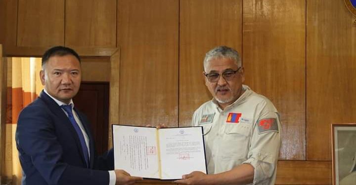 Хүний гавьяат эмч Б.Болдсайханд "Аймгийн хүндэт иргэн" цол тэмдгийг гардууллаа