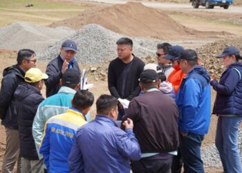 Хүйтний Хөндий-Арвайхээр чиглэлийн их засвар хийгдэж буй 57.56 км авто замд ажиллалаа