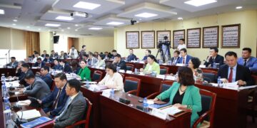 Нийслэл дүүргийн Засаг даргын орлогч 21, агентлаг, харьяа байгууллагын дэд дарга, орлогч дарга гээд нийт 429 орон тоог бууруулж байна