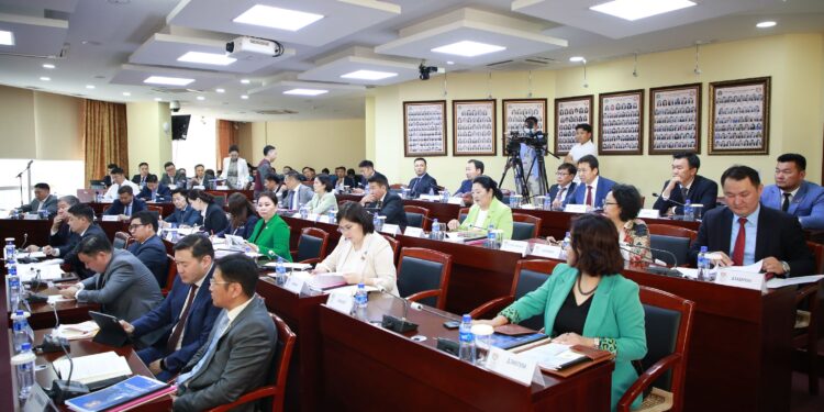 Нийслэл дүүргийн Засаг даргын орлогч 21, агентлаг, харьяа байгууллагын дэд дарга, орлогч дарга гээд нийт 429 орон тоог бууруулж байна