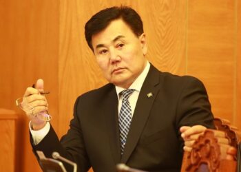 Б.Баттөмөр: Сангийн яам зээл авахаа мэдэхээс ажлын байр нэмэгдүүлэхээ бодохгүй байна