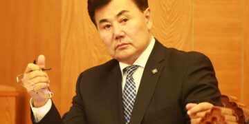 Б.Баттөмөр: Сангийн яам зээл авахаа мэдэхээс ажлын байр нэмэгдүүлэхээ бодохгүй байна