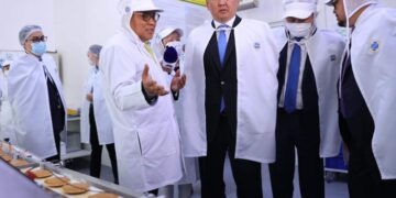 Ерөнхийлөгч У.Хүрэлсүх хүнсний манлай үйлдвэр “Өгөөж-Чихэр боов” ХК-д ажиллалаа