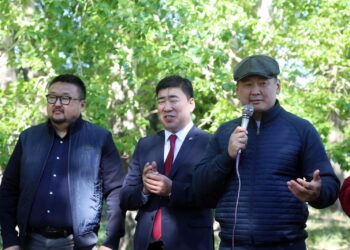 Монгол Улсын Ерөнхийлөгч У.Хүрэлсүх, З.Мэндсайхан нар хүнсний ногооны үйлдвэрлэл эрхлэгчидтэй уулзлаа