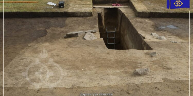 Дархан-Уул аймгийн нутгаас Сяньбигийн хаад язгууртны бунхант булш олдлоо