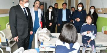 Эрүүл мэндийн сайд С.Энхболд " "ХӨГЖЛИЙН БЭРХШЭЭЛТЭЙ ХҮҮХДИЙН СЭРГЭЭН ЗАСАХ ХӨГЖЛИЙН ТӨВ"-д ажиллалаа