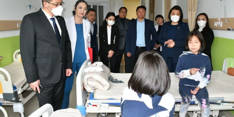 Эрүүл мэндийн сайд С.Энхболд " "ХӨГЖЛИЙН БЭРХШЭЭЛТЭЙ ХҮҮХДИЙН СЭРГЭЭН ЗАСАХ ХӨГЖЛИЙН ТӨВ"-д ажиллалаа