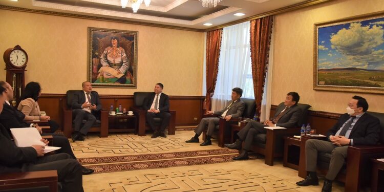 Эрүүгийн хэргийн шүүгчид ХЭҮК-той хамтран ажиллахаар тохиролцов