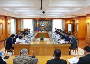 Засгийн газар хуралдаж байна