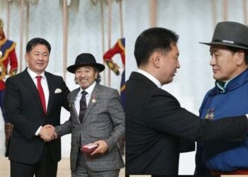 МУГЖ Д.Гүрсэд, Б.Жаргалсайхан нарыг "Ардын жүжигчин" цолоор шагналаа