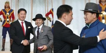 МУГЖ Д.Гүрсэд, Б.Жаргалсайхан нарыг "Ардын жүжигчин" цолоор шагналаа