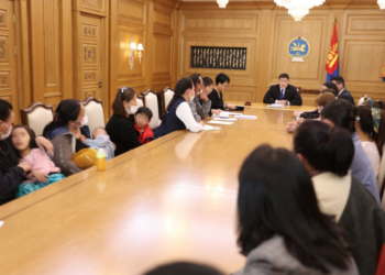 Ерөнхий сайд хөгжлийн бэрхшээлтэй хүүхэдтэй эцэг, эхчүүдийн төлөөлөлтэй уулзлаа