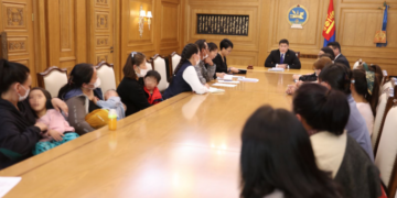 Ерөнхий сайд хөгжлийн бэрхшээлтэй хүүхэдтэй эцэг, эхчүүдийн төлөөлөлтэй уулзлаа