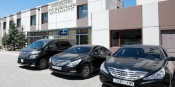 Нийслэлийн албан тушаалтнуудын автомашиныг хурааж эхэллээ