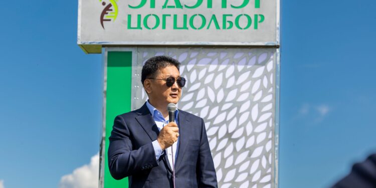 Монгол Улсын Ерөнхийлөгч У.Хүрэлсүх Мод үржүүлгийн “Эрдэнэт” цогцолборын бүтээн байгуулалтыг эхлүүллээ