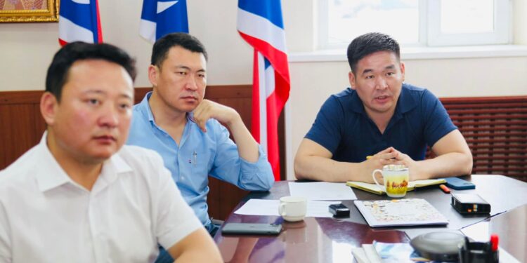 Маргааш Ардчилсан намын их хурал болохгүй гэв