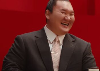 Их аварга Хакүхо шар айрагны сурталчилгаанд тогложээ