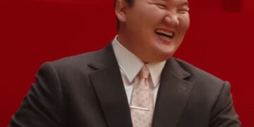 Их аварга Хакүхо шар айрагны сурталчилгаанд тогложээ