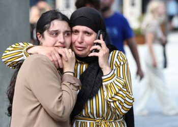 Данийн нийслэл Копенгагены худалдааны төвд халдлага болж гурван хүн амиа алджээ