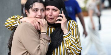 Данийн нийслэл Копенгагены худалдааны төвд халдлага болж гурван хүн амиа алджээ