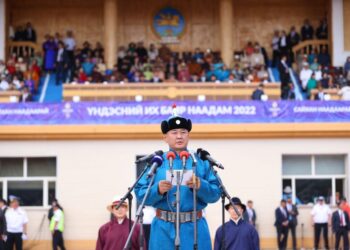 Эзэн Богд Чингис хааны хөргийг айл өрх, албан байгууллага бүр хүндэтгэн залах тухай зарлигийг буулгаж байна
