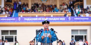 Эзэн Богд Чингис хааны хөргийг айл өрх, албан байгууллага бүр хүндэтгэн залах тухай зарлигийг буулгаж байна