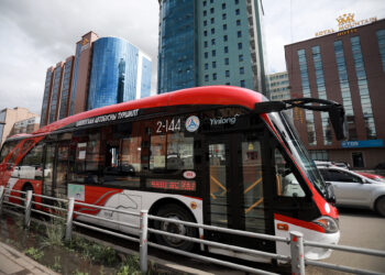 Чингис хаан” нисэх буудлын чиглэлд автобус 05:00-01:40 цагийн хооронд иргэдэд үйлчилж байна