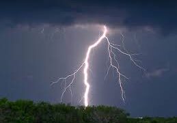 Ховд аймагт айлын хотонд аянга бууж, 50 бог мал хорогджээ