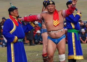 Монгол улсын даян аварга Н.Батсуурь түрүүлжээ